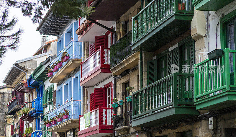 Hondarribia在去Santiago del Pais Vasco路上